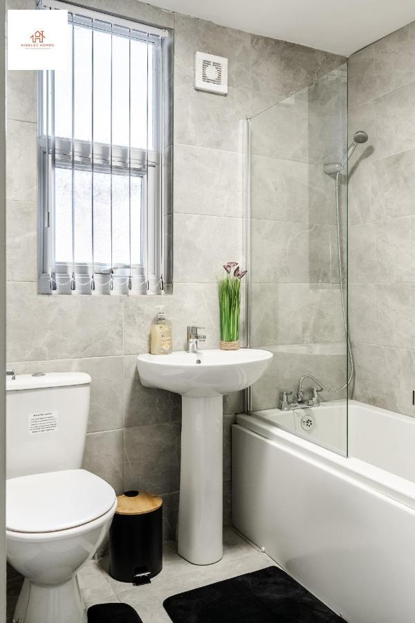 Immaculate 4 Bed In Liverpool By Hinkley Homes Short Lets & Serviced Accommodation 외부 사진